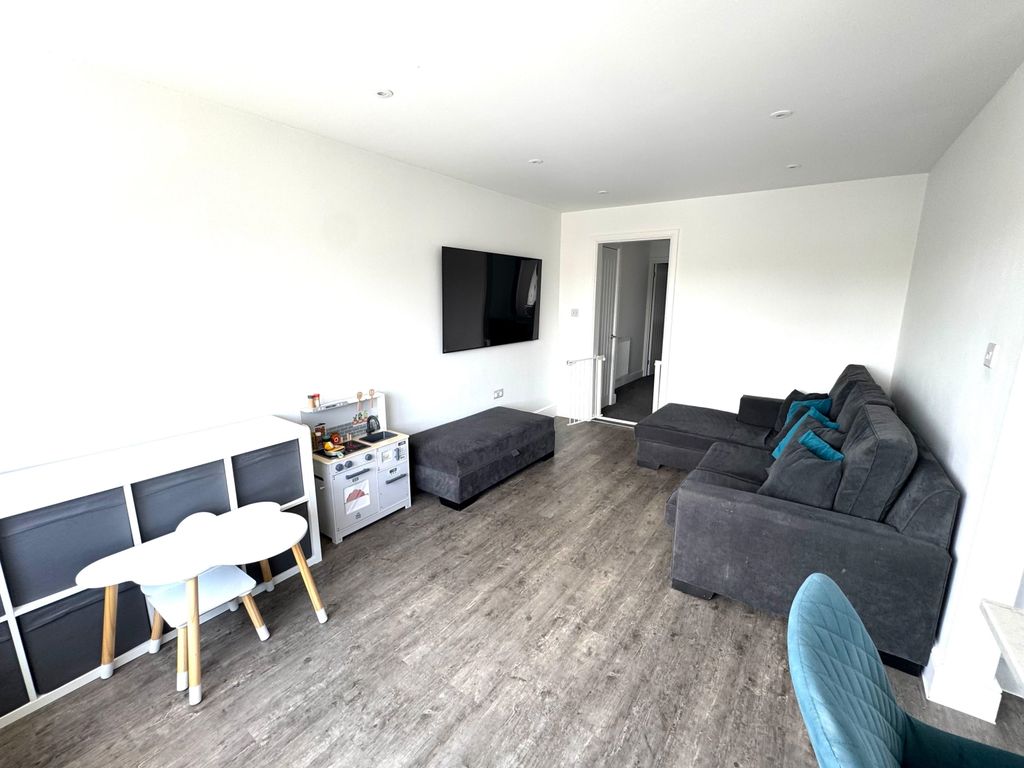 Property photo 2 of 10 Lounge