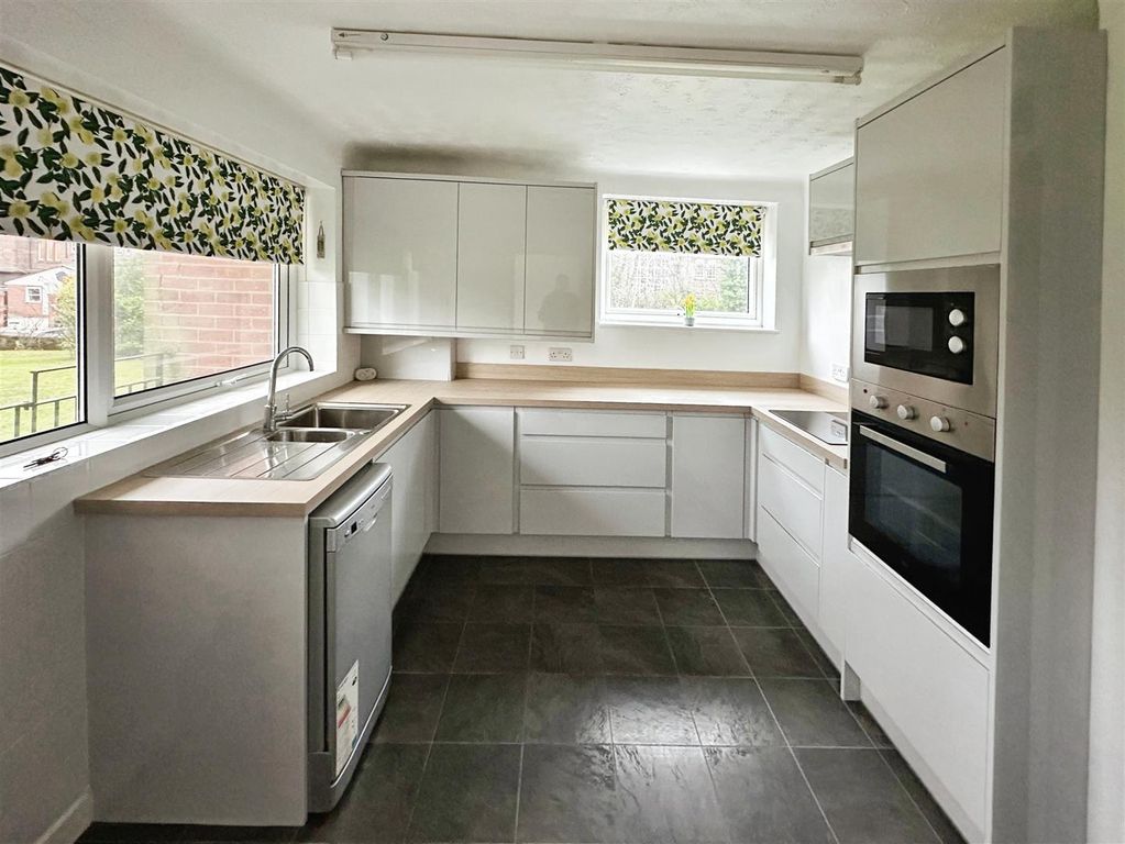 Property photo 3 of 16 Kitchen