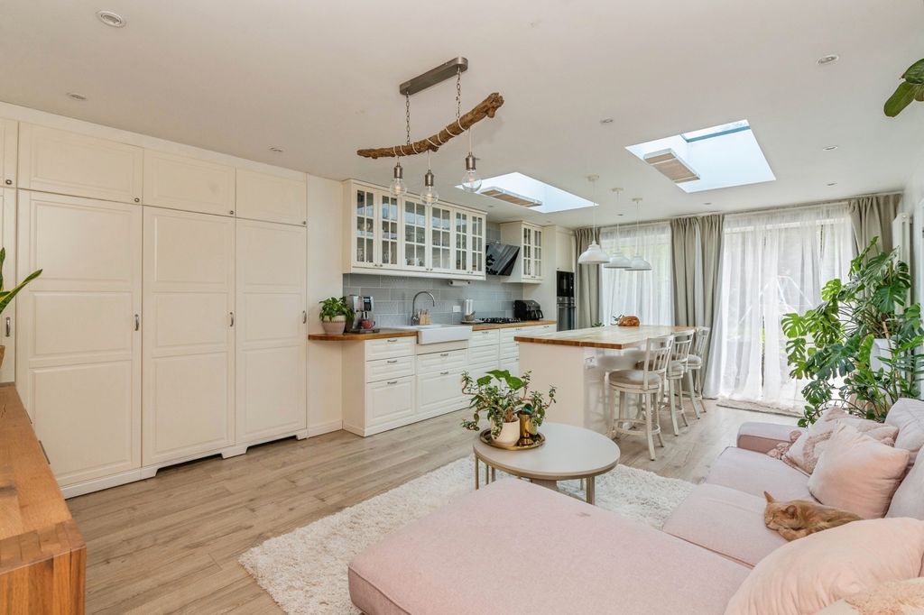 Property photo 2 of 24 Picture