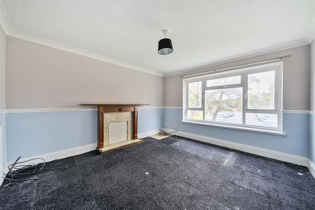 Property photo 2 of 10 Sitting Room