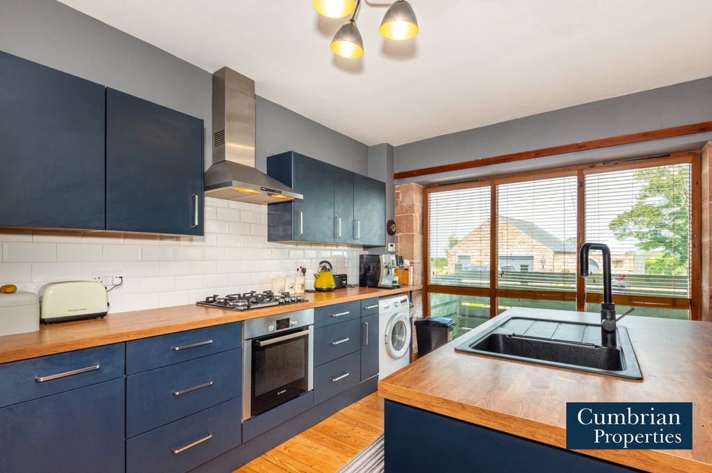 Property photo 2 of 21 Dining Kitchen