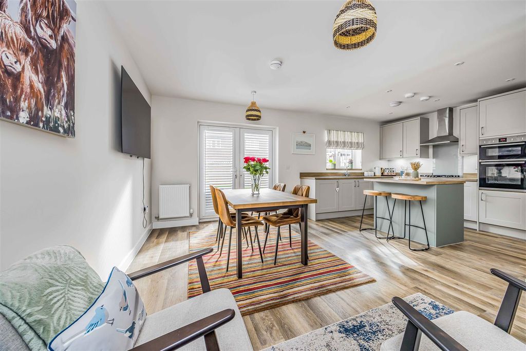 Property photo 2 of 24 7 Alder Grove, Horndean-Small-Porticomarketing-Sol