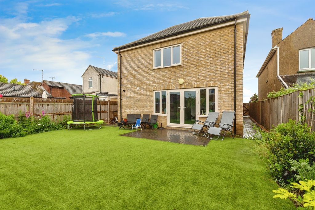 Property photo 2 of 16