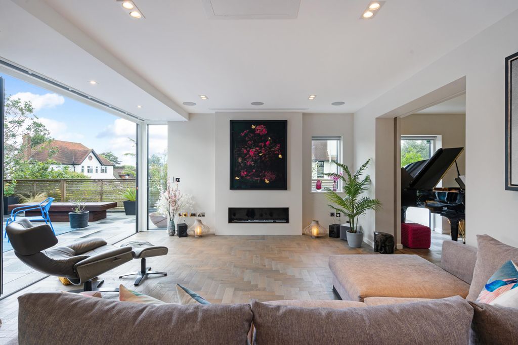 Property photo 3 of 21