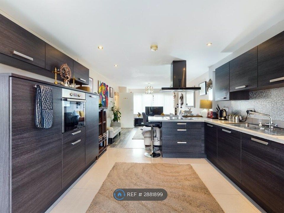Property photo 3 of 35