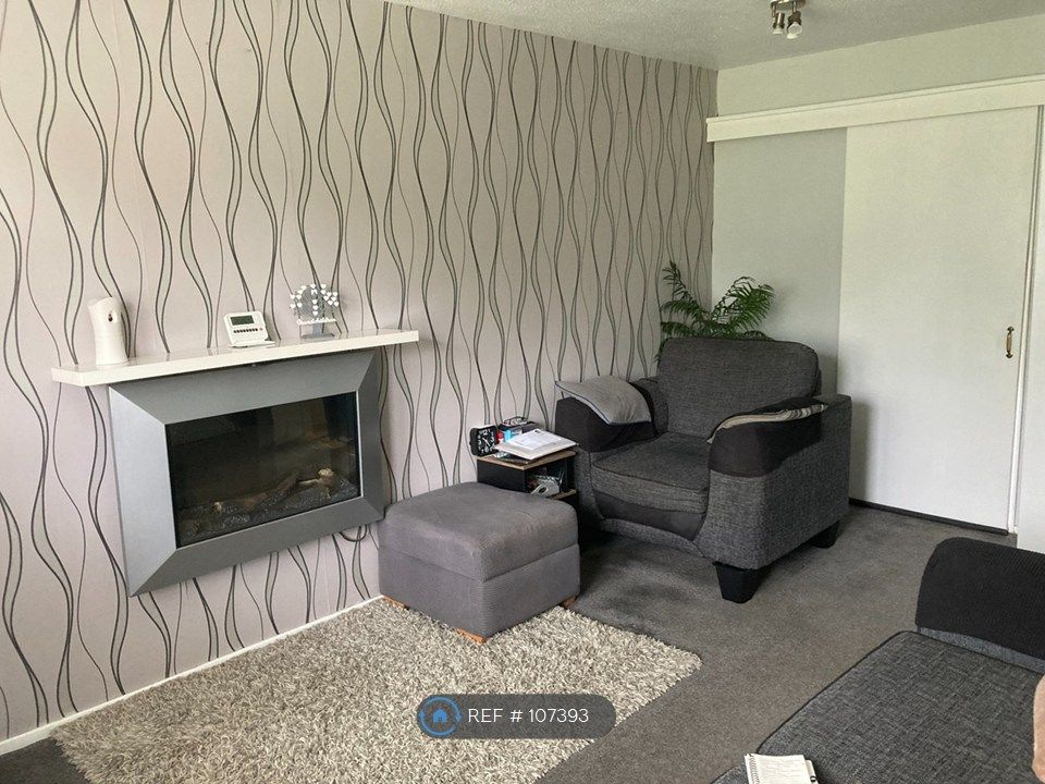 Property photo 3 of 10 Living Room