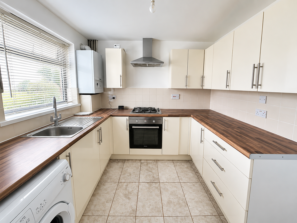 Property photo 2 of 10 Kitchen