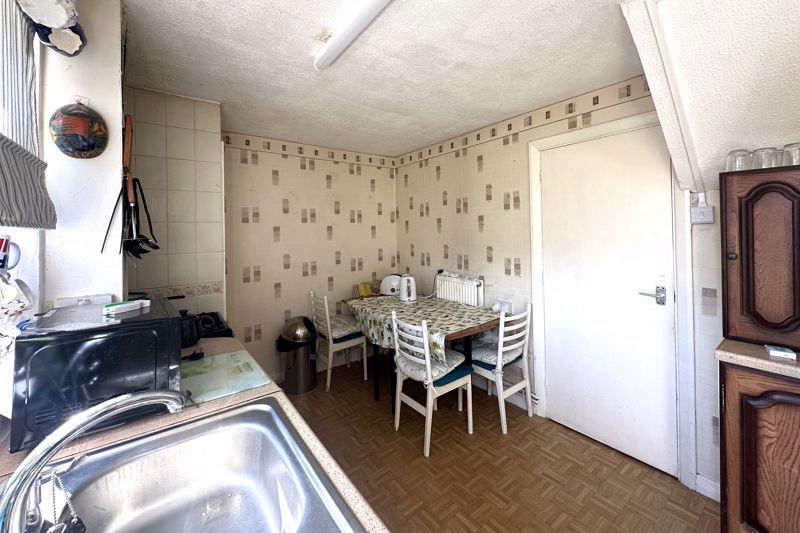 Property photo 3 of 8 Photo 4