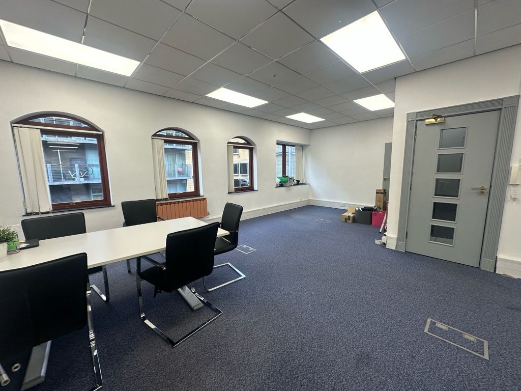 Property photo 1 of 8 3923300