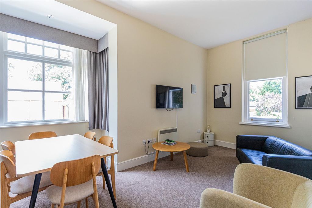 Property photo 2 of 13 Cathedral Road 74-76, 13-4.Jpg