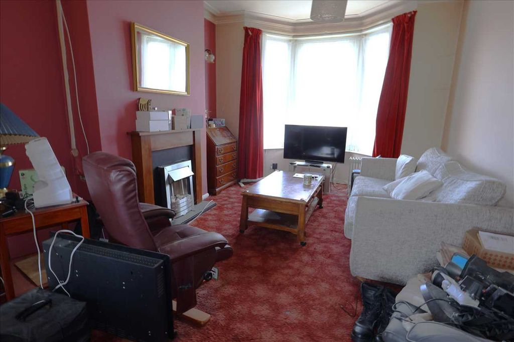 Property photo 3 of 9 Lounge