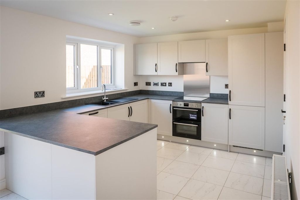 Property photo 2 of 18 Kitchen/Diner