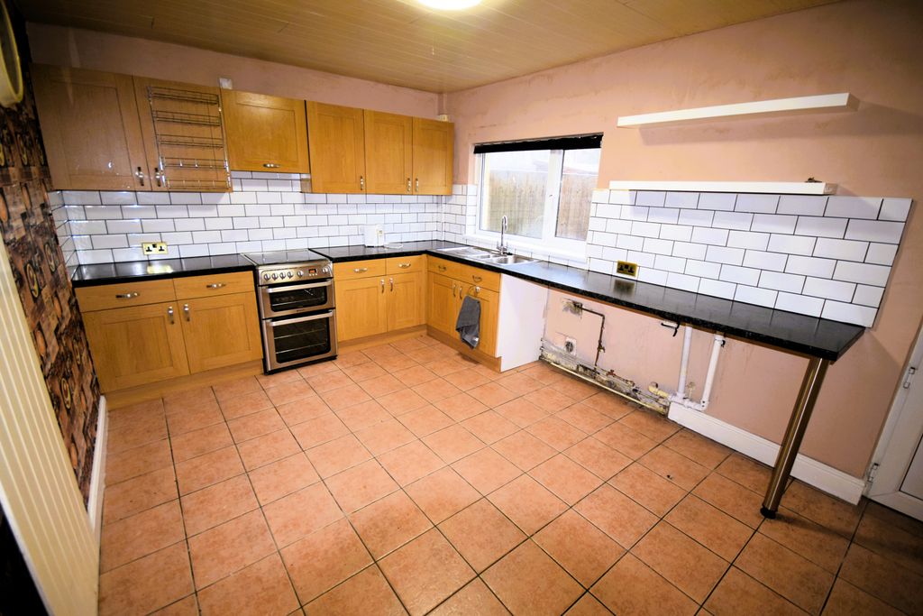 Property photo 2 of 13 Kitchen