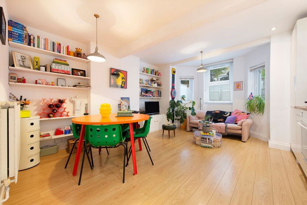 Property photo 2 of 8