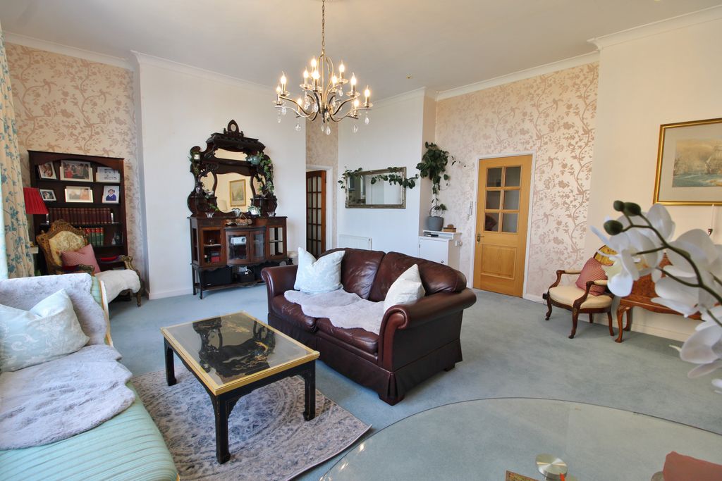 Property photo 2 of 25