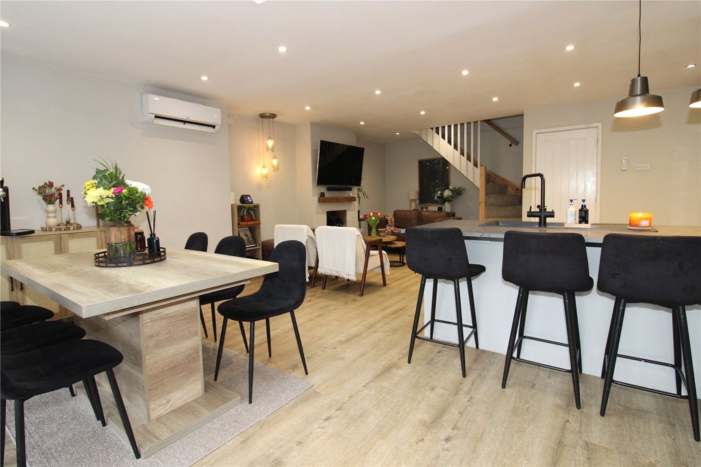 Property photo 2 of 17 Picture No. 10