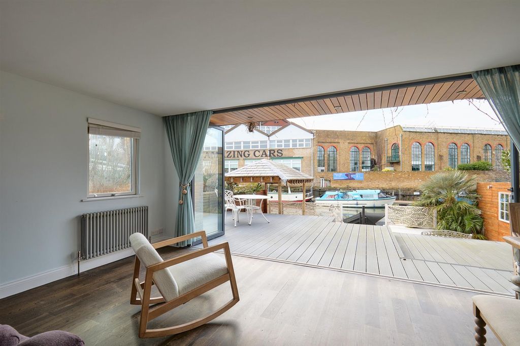 Property photo 3 of 39