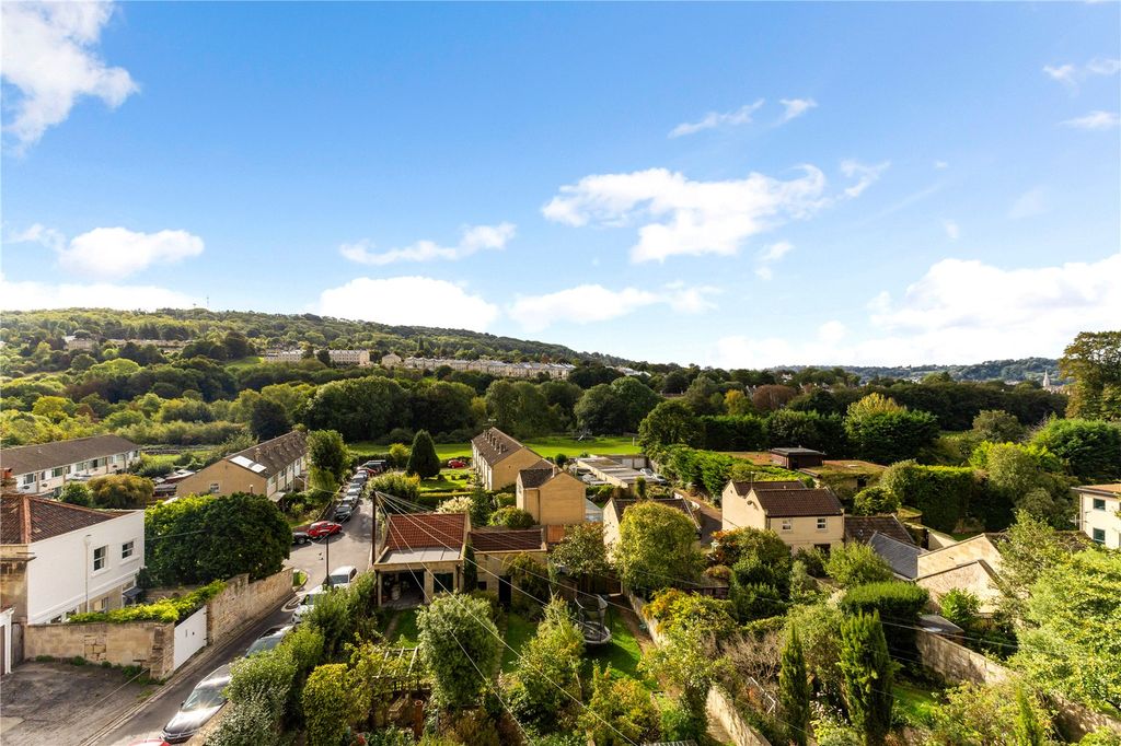 Property photo 3 of 23 Views