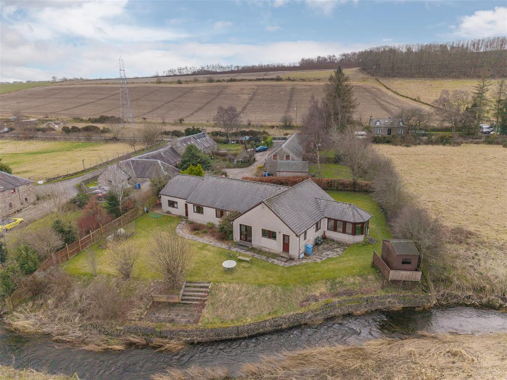 Property photo 2 of 45 Maryfield Farm Bungalow Bridgefoot (1).Jpg
