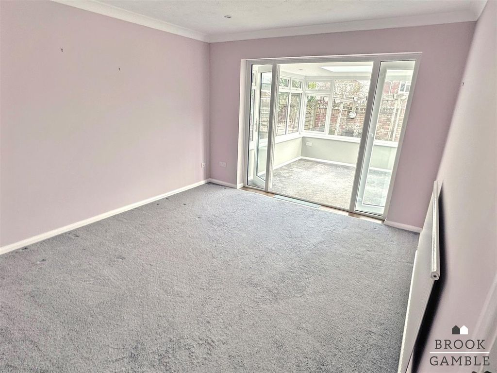 Property photo 3 of 13 01323 438506