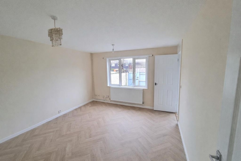 Property photo 2 of 11 Living Room