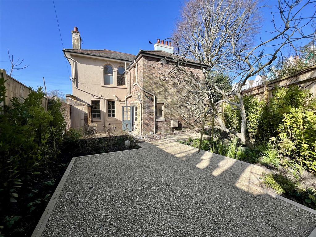 Property photo 3 of 23