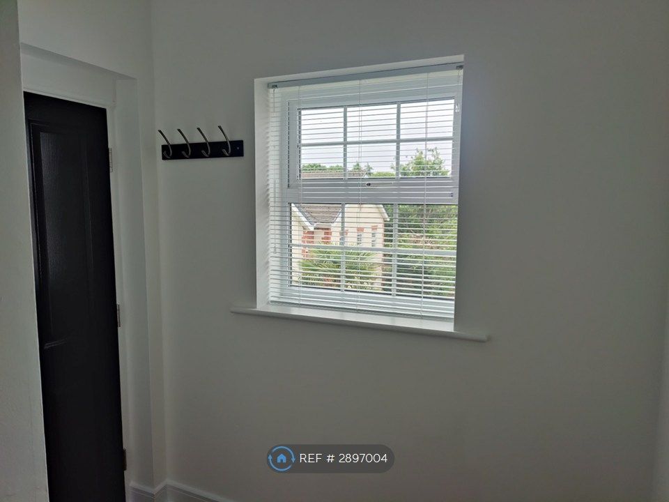 Property photo 2 of 25