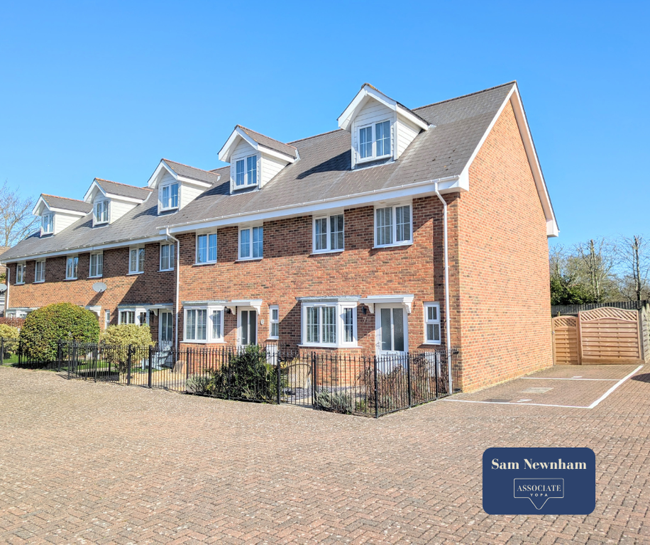 Property photo 1 of 12 Fromt Aspect