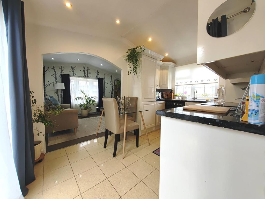 Property photo 3 of 11 1000003181.Jpg