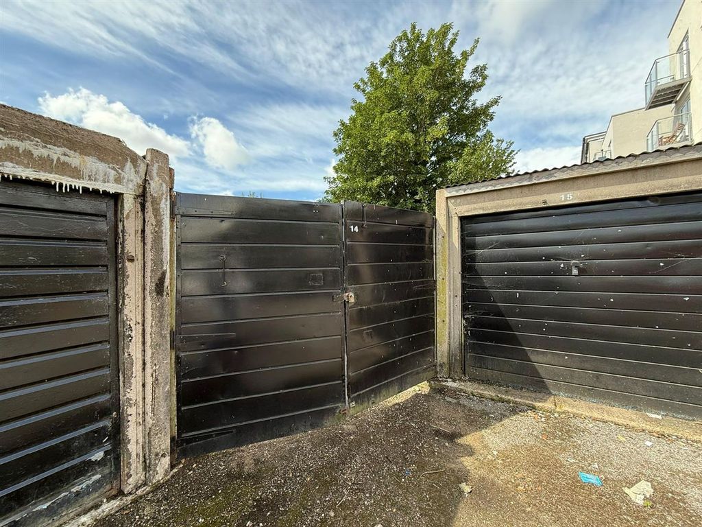 Property photo 2 of 2 Front