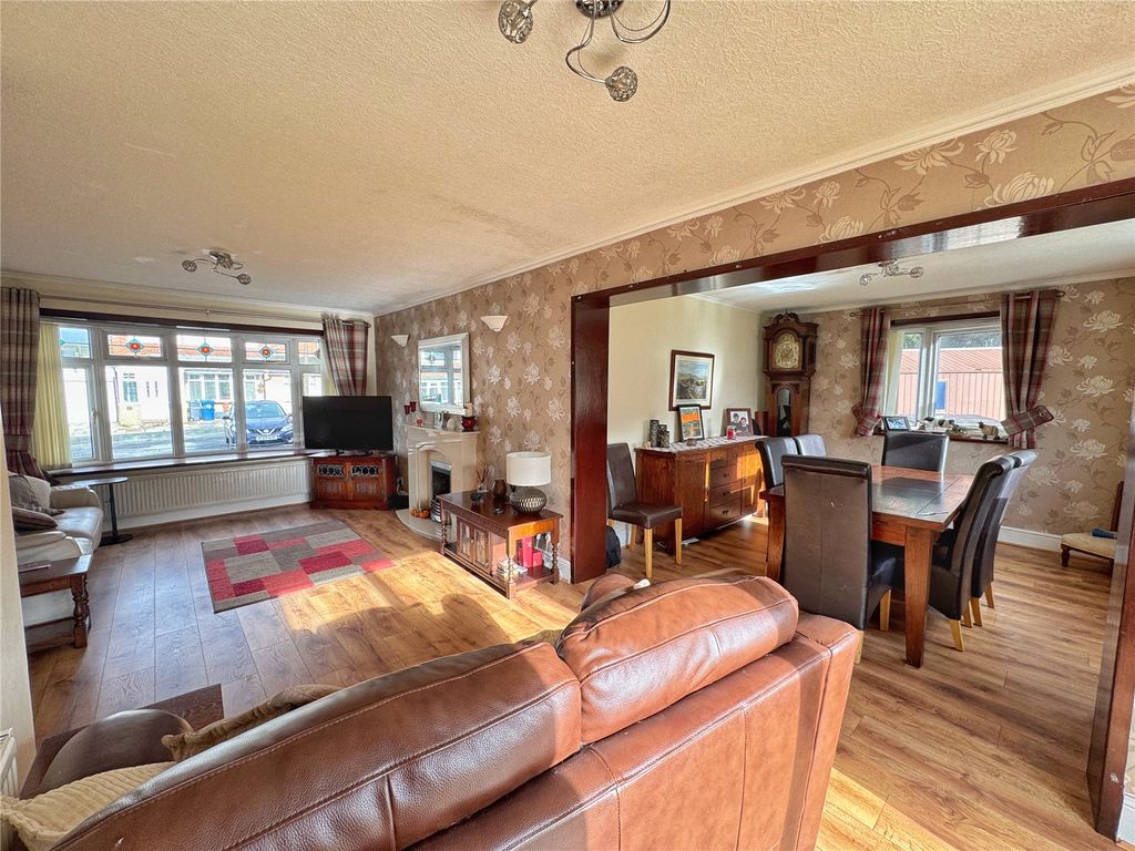 Property photo 3 of 33 Picture No. 08