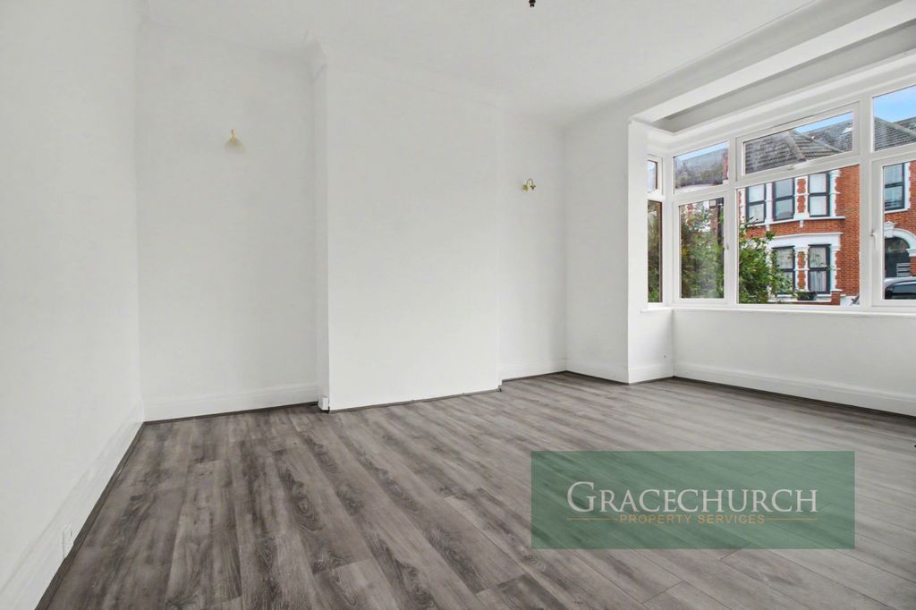 Property photo 2 of 8 Gallery