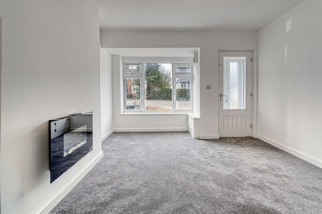 Property photo 2 of 26