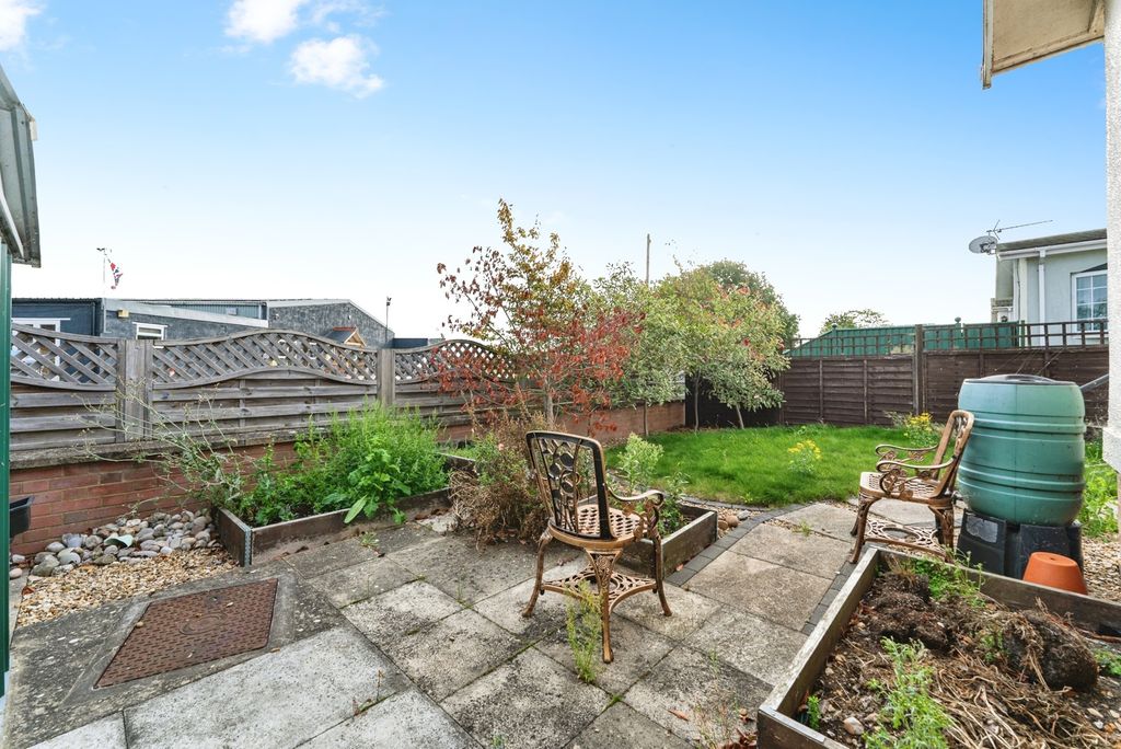 Property photo 3 of 17 Garden