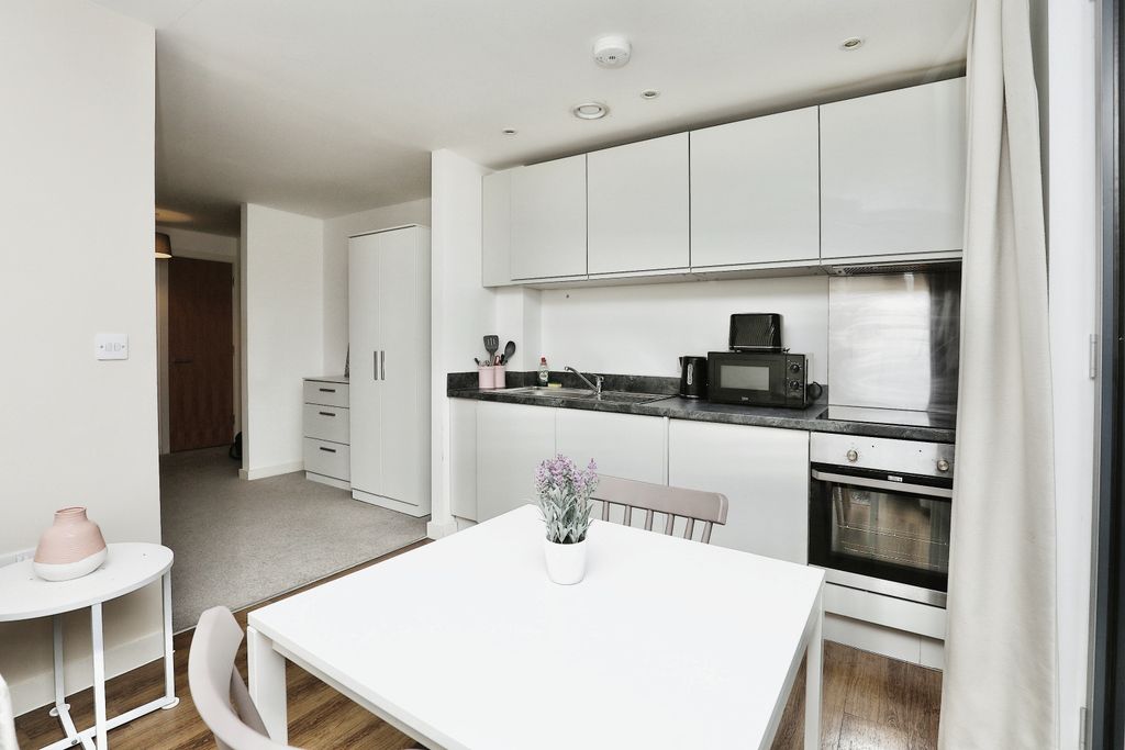 Property photo 1 of 14 Lounge / Kitchen