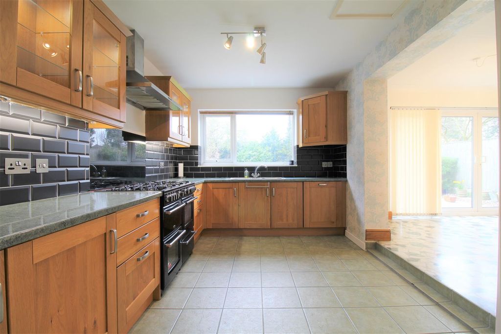 Property photo 2 of 29 9 Kitchen (2).Jpg