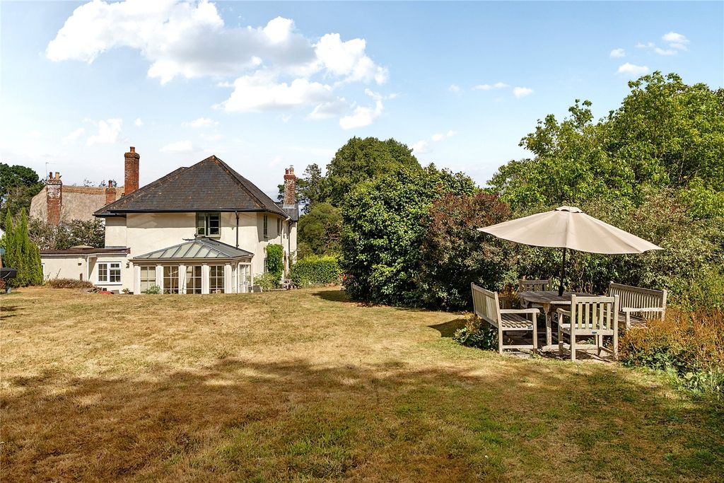 Property photo 2 of 16 Gardens