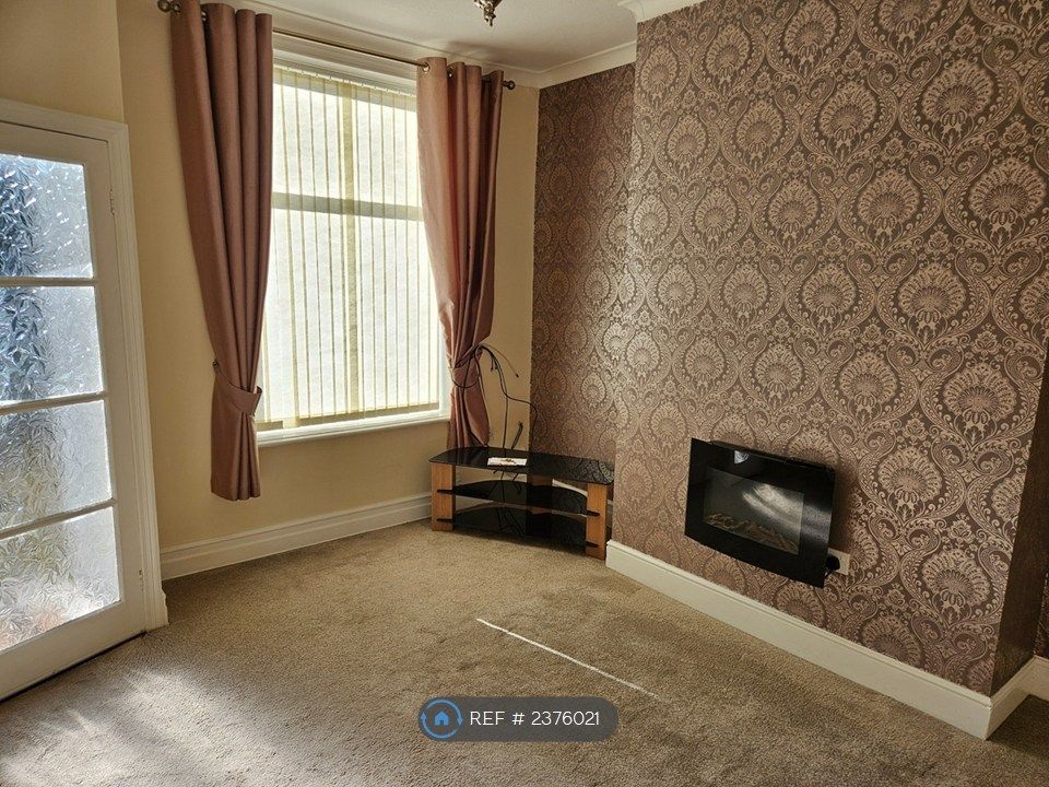 Property photo 2 of 12 Lounge