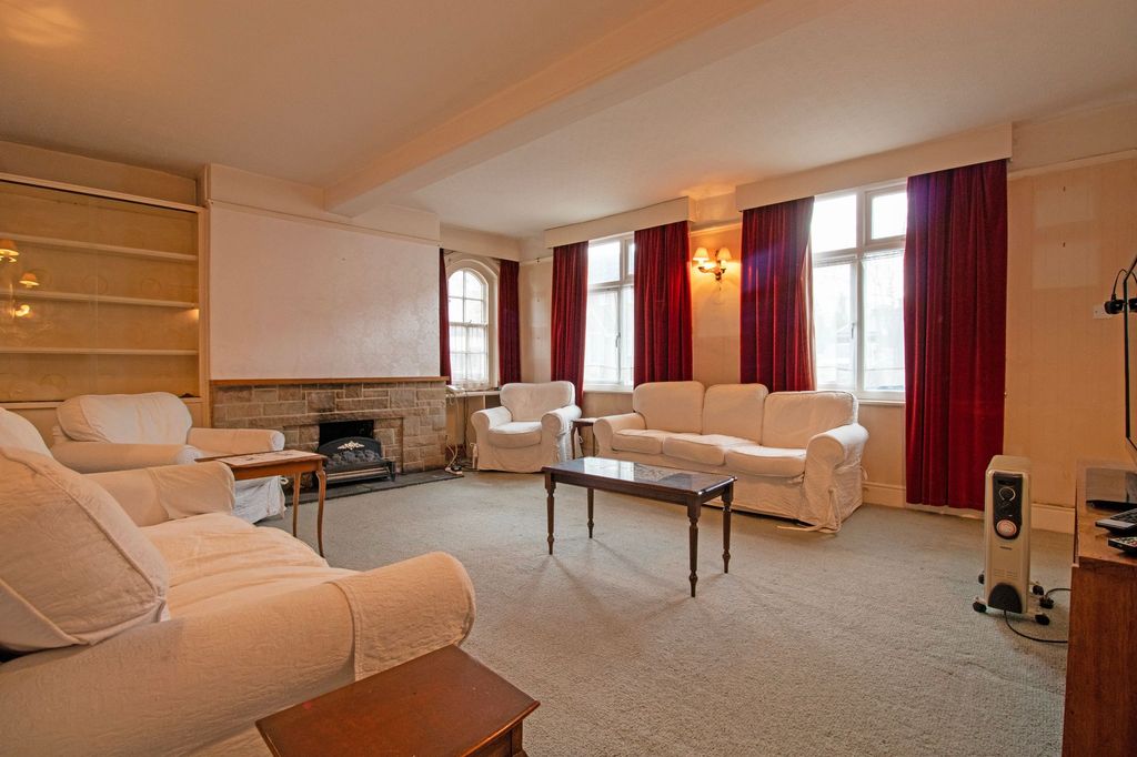 Property photo 3 of 36