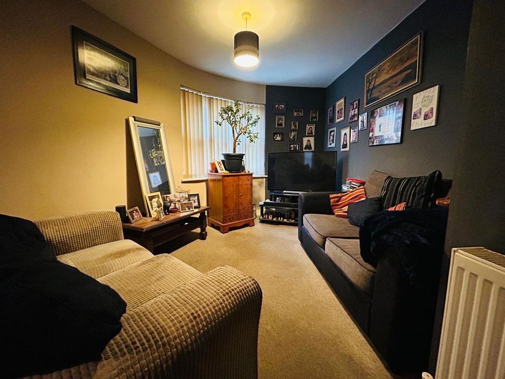 Property photo 3 of 9 Living Room