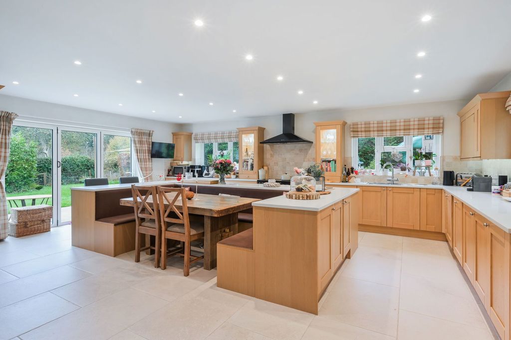 Property photo 3 of 31