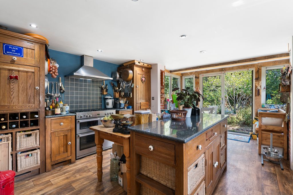 Property photo 2 of 16
