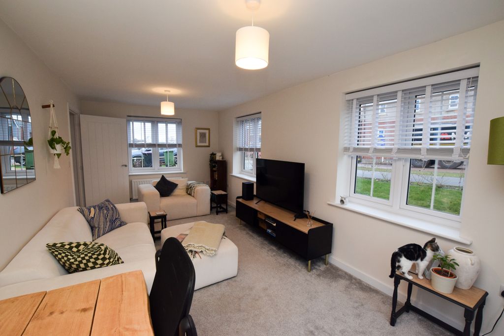 Property photo 2 of 20