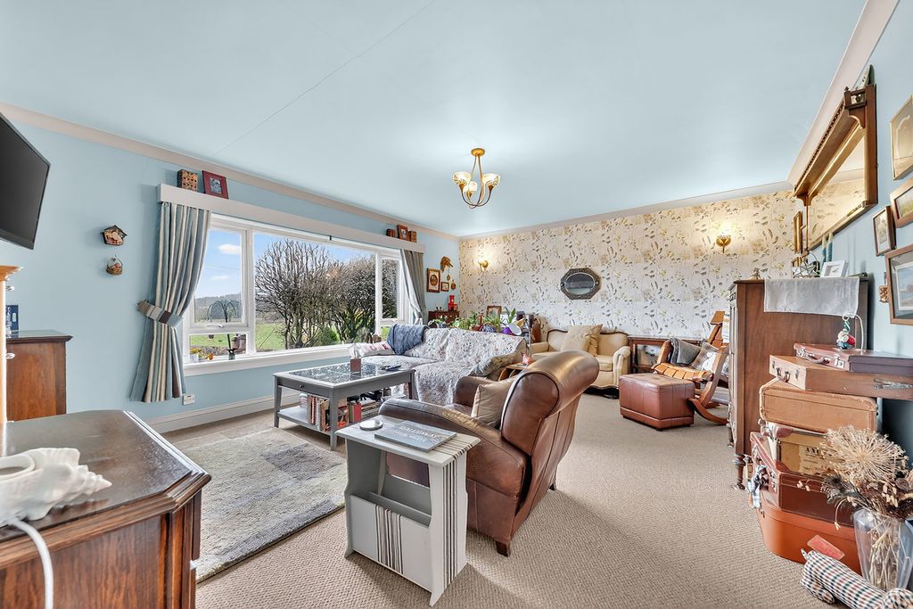 Property photo 3 of 27