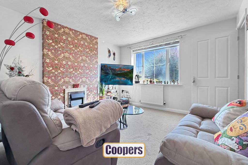 Property photo 2 of 12 Lounge