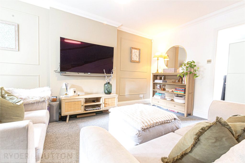 Property photo 2 of 26 Lounge