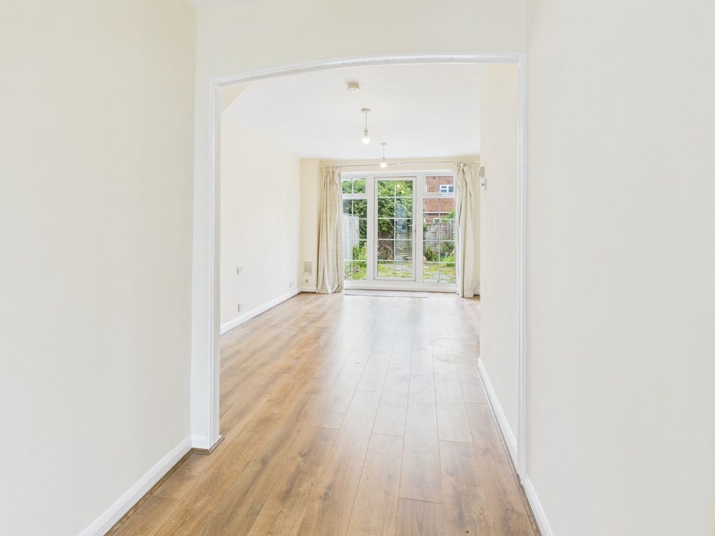 Property photo 3 of 16 4386542