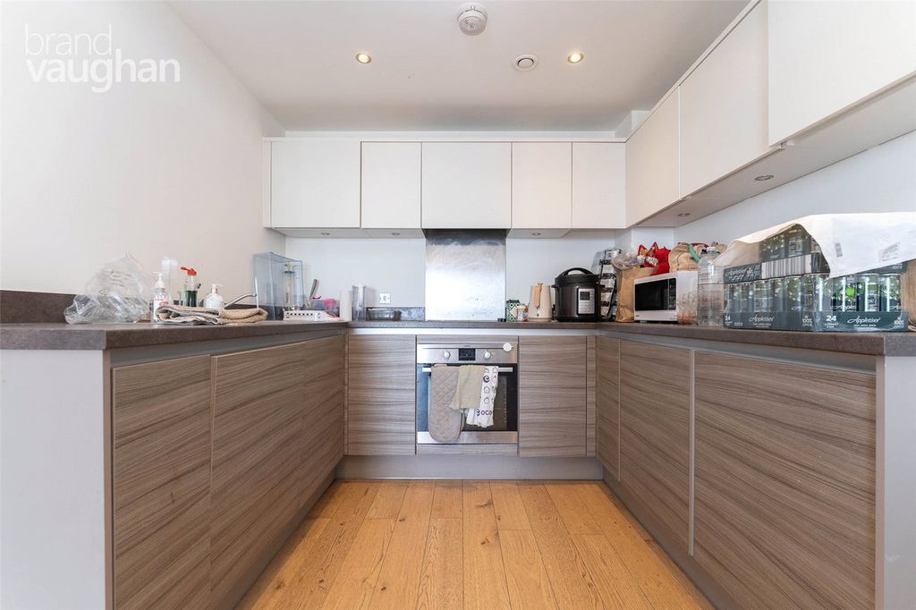 Property photo 3 of 8 Kitchen