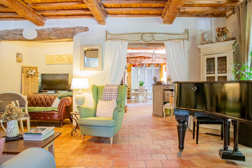 Property photo 2 of 26 Image