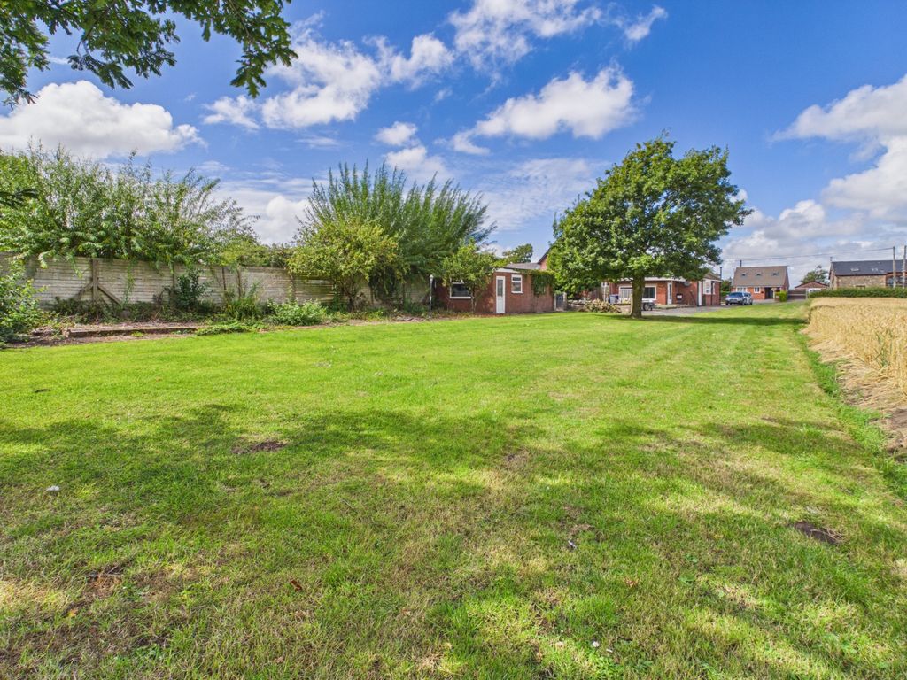 Property photo 3 of 24 Cam03304G0-Pr0104-Still002